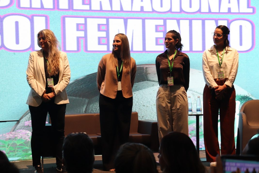 la-academia-y-el-futbol-femenino-se-juntaron-en-medellin la-academia-y-el-futbol-femenino-se-juntaron-en-medellin