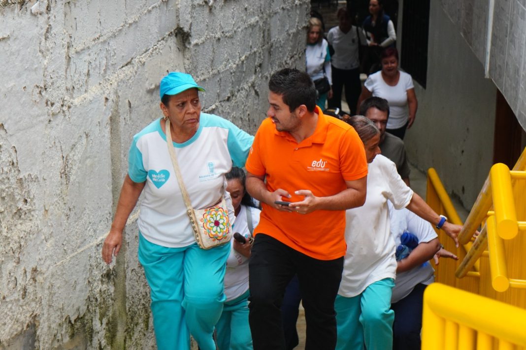 la-alcaldia-de-medellin-entrego-obras-de-accesibilidad-en-manrique