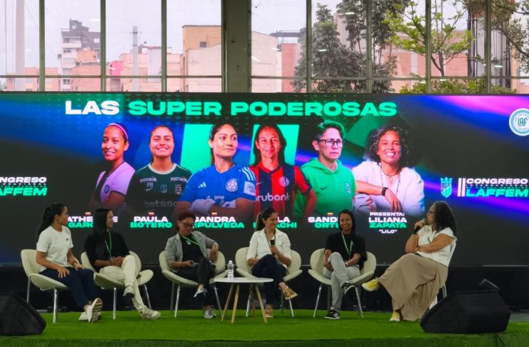 el-futbol-practicado-por-mujeres-resiste
